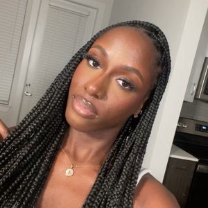 Meet your Posher, Alexia